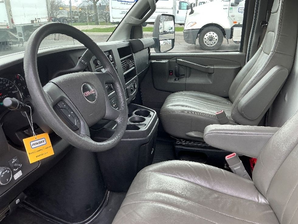 Light Duty Box Truck-Light and Medium Duty Trucks-GMC-2021-Savana G33903-Dayton-OH-94,543\n\t\tmiles-$ 31,000 - Image 17