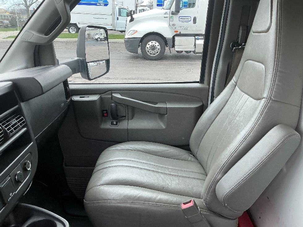 Light Duty Box Truck-Light and Medium Duty Trucks-GMC-2021-Savana G33903-Dayton-OH-94,543\n\t\tmiles-$ 31,000 - Image 19