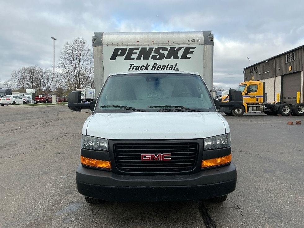 Light Duty Box Truck-Light and Medium Duty Trucks-GMC-2021-Savana G33903-Dayton-OH-94,543\n\t\tmiles-$ 31,000 - Image 2