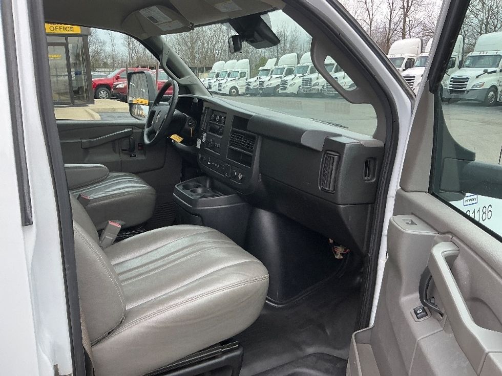 Light Duty Box Truck-Light and Medium Duty Trucks-GMC-2021-Savana G33903-Dayton-OH-94,543\n\t\tmiles-$ 31,000 - Image 20