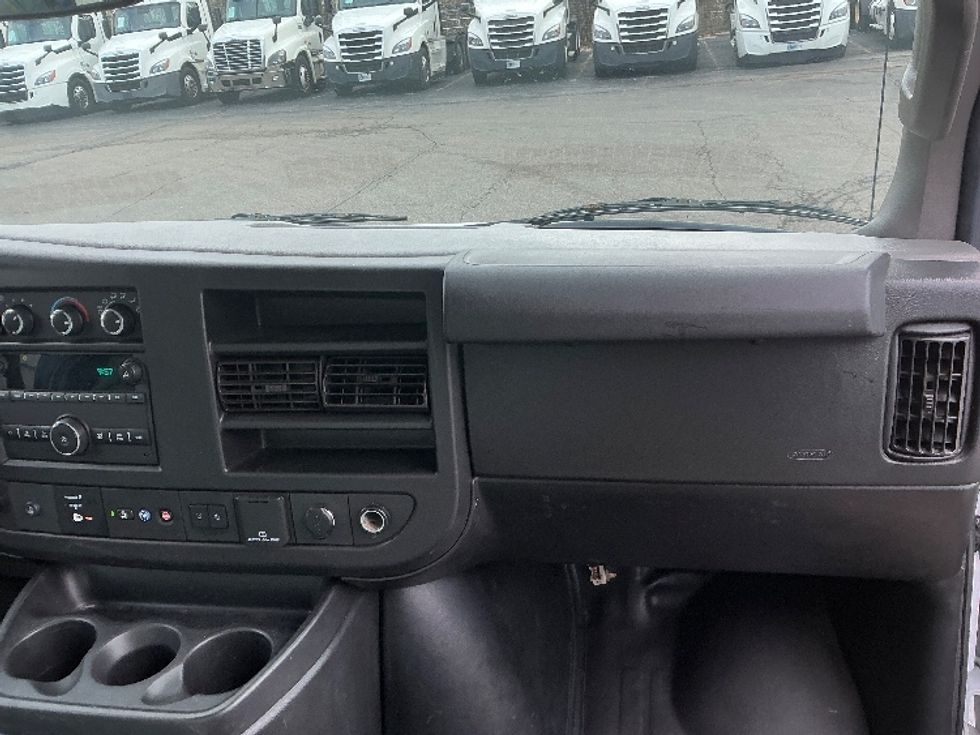 Light Duty Box Truck-Light and Medium Duty Trucks-GMC-2021-Savana G33903-Dayton-OH-94,543\n\t\tmiles-$ 31,000 - Image 21