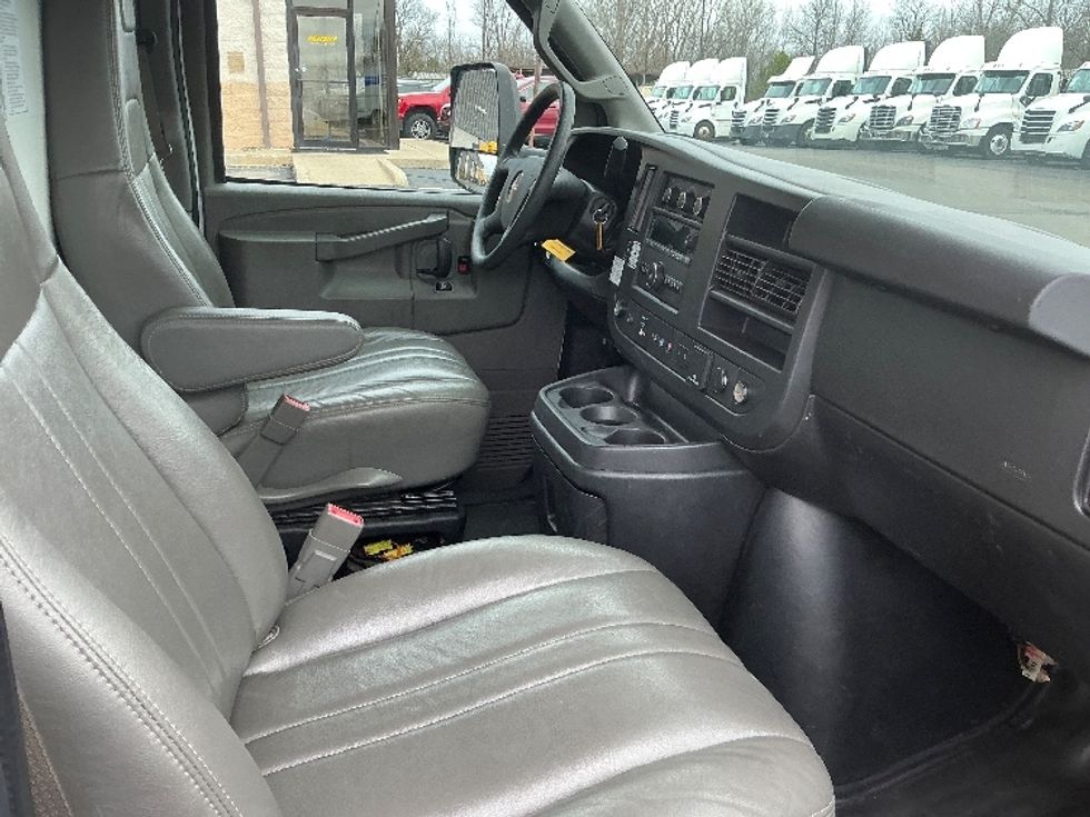 Light Duty Box Truck-Light and Medium Duty Trucks-GMC-2021-Savana G33903-Dayton-OH-94,543\n\t\tmiles-$ 31,000 - Image 22