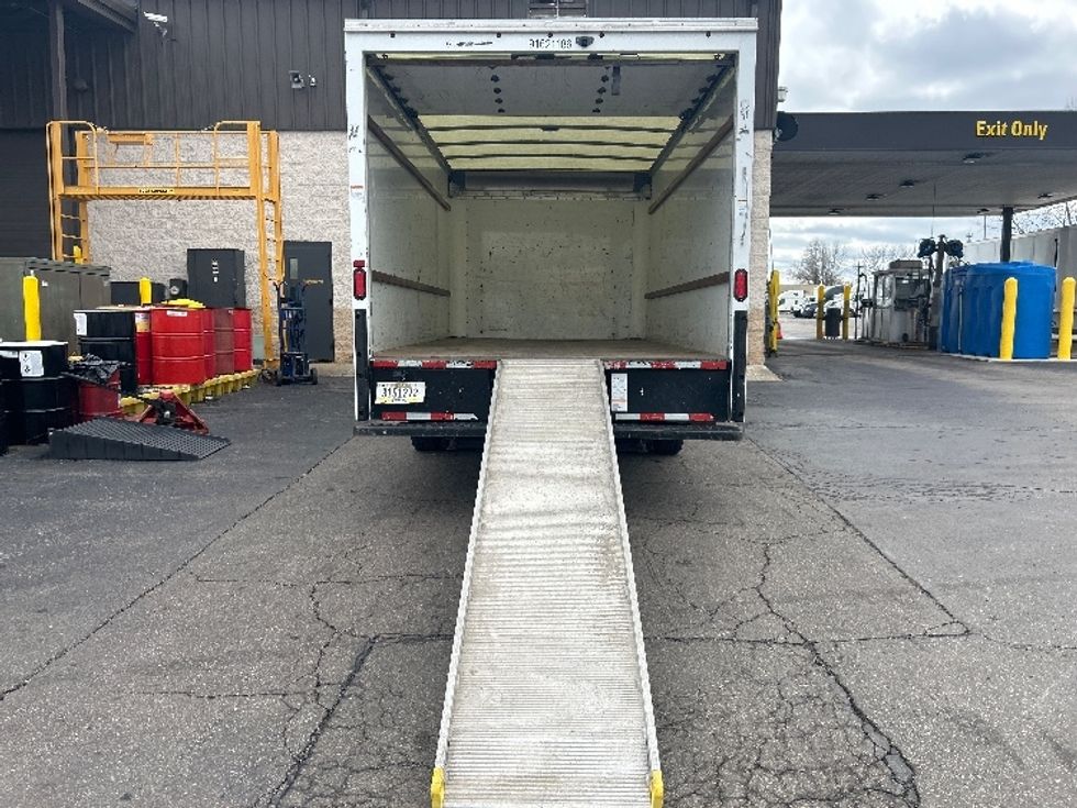 Light Duty Box Truck-Light and Medium Duty Trucks-GMC-2021-Savana G33903-Dayton-OH-94,543\n\t\tmiles-$ 31,000 - Image 9