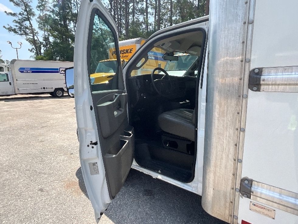 Light Duty Box Truck-Light and Medium Duty Trucks-GMC-2021-Savana G33903-Daytona Beach-FL-109,169\n\t\tmiles-$ 27,500 - Image 16