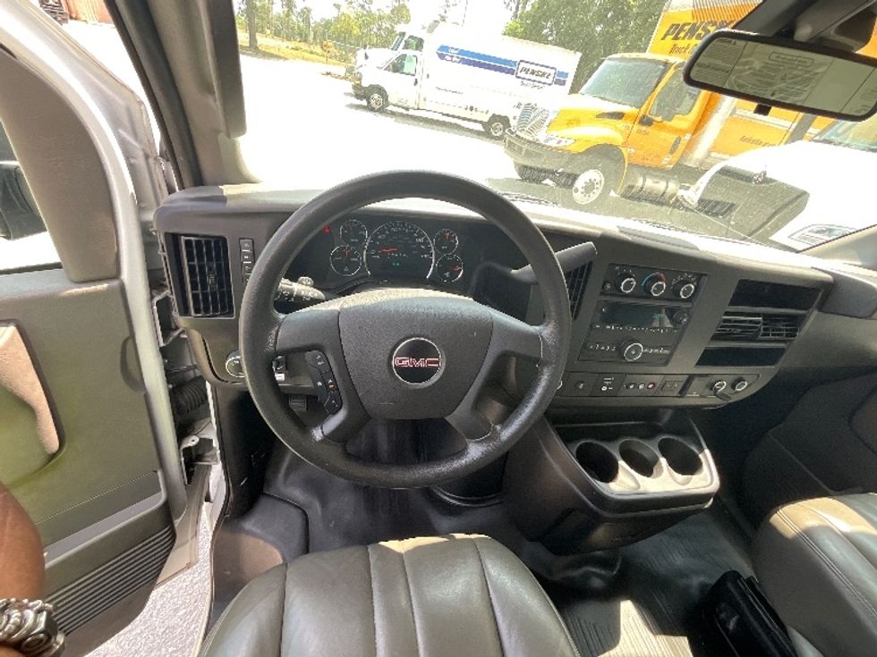 Light Duty Box Truck-Light and Medium Duty Trucks-GMC-2021-Savana G33903-Daytona Beach-FL-109,169\n\t\tmiles-$ 27,500 - Image 18