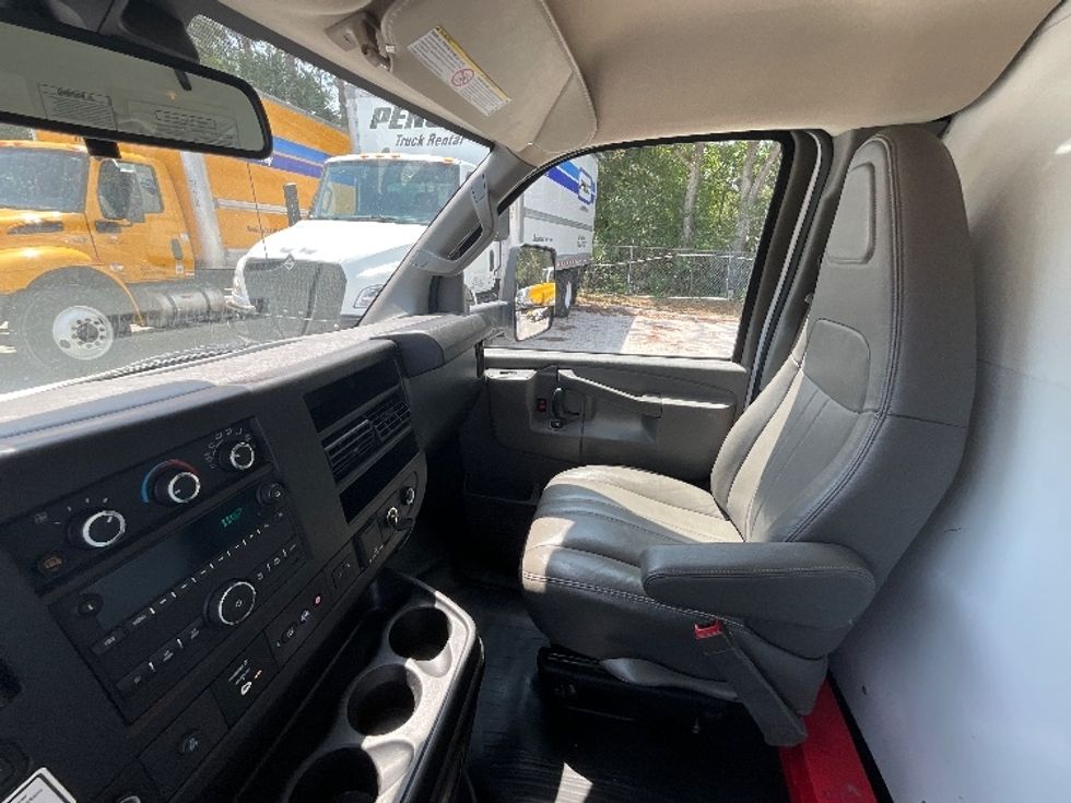 Light Duty Box Truck-Light and Medium Duty Trucks-GMC-2021-Savana G33903-Daytona Beach-FL-109,169\n\t\tmiles-$ 27,500 - Image 19