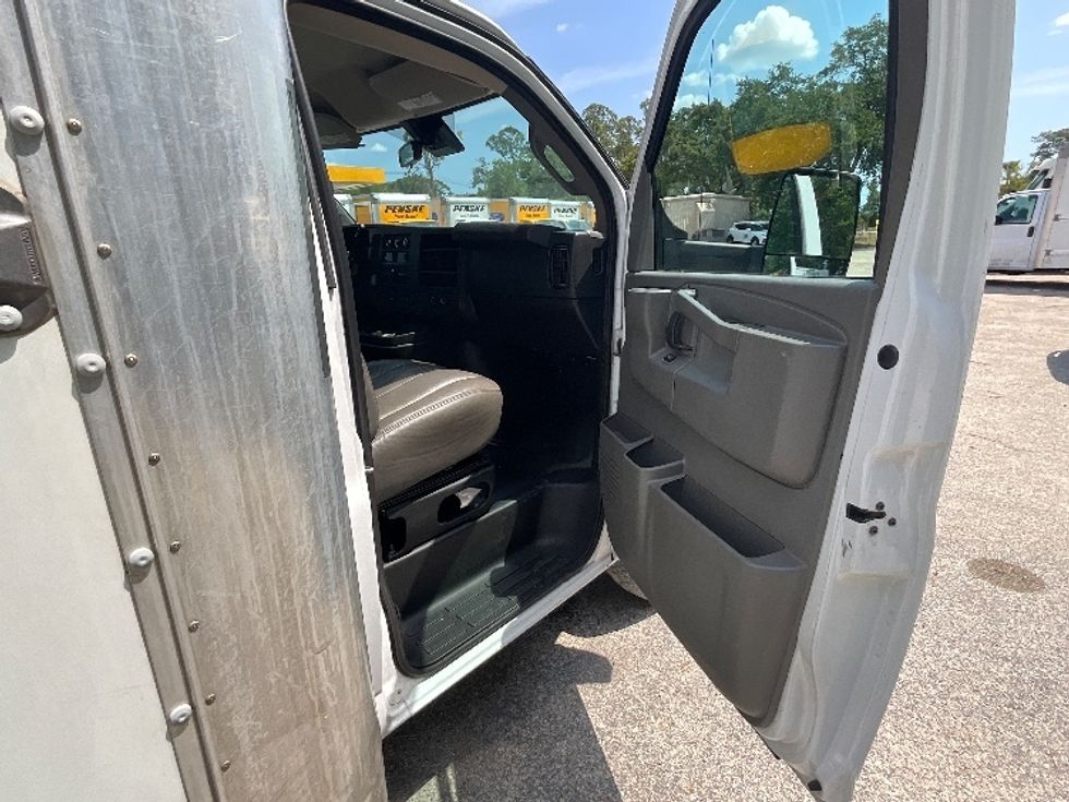 Light Duty Box Truck-Light and Medium Duty Trucks-GMC-2021-Savana G33903-Daytona Beach-FL-109,169\n\t\tmiles-$ 27,500 - Image 20