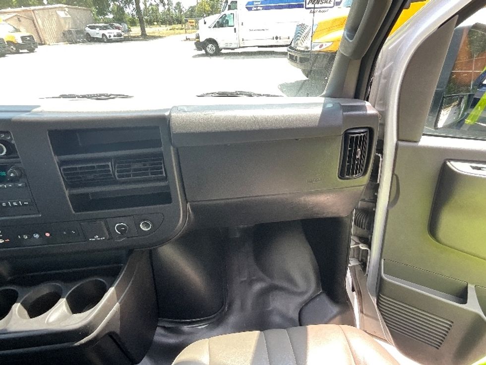 Light Duty Box Truck-Light and Medium Duty Trucks-GMC-2021-Savana G33903-Daytona Beach-FL-109,169\n\t\tmiles-$ 27,500 - Image 21