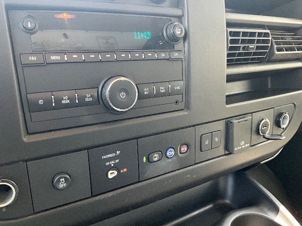 Light Duty Box Truck-Light and Medium Duty Trucks-GMC-2021-Savana G33903-Daytona Beach-FL-109,169\n\t\tmiles-$ 27,500 - Image 26