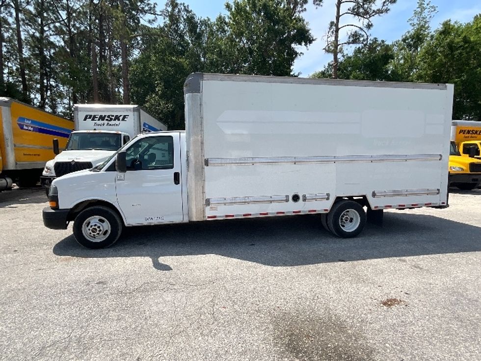 Light Duty Box Truck-Light and Medium Duty Trucks-GMC-2021-Savana G33903-Daytona Beach-FL-109,169\n\t\tmiles-$ 27,500 - Image 4