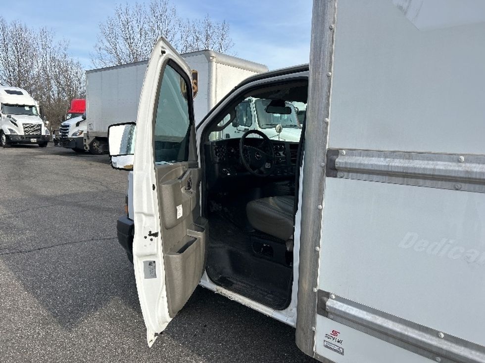 Light Duty Box Truck-Light and Medium Duty Trucks-GMC-2021-Savana G33903-Daytona Beach-FL-114,333\n\t\tmiles-$ 29,000 - Image 15