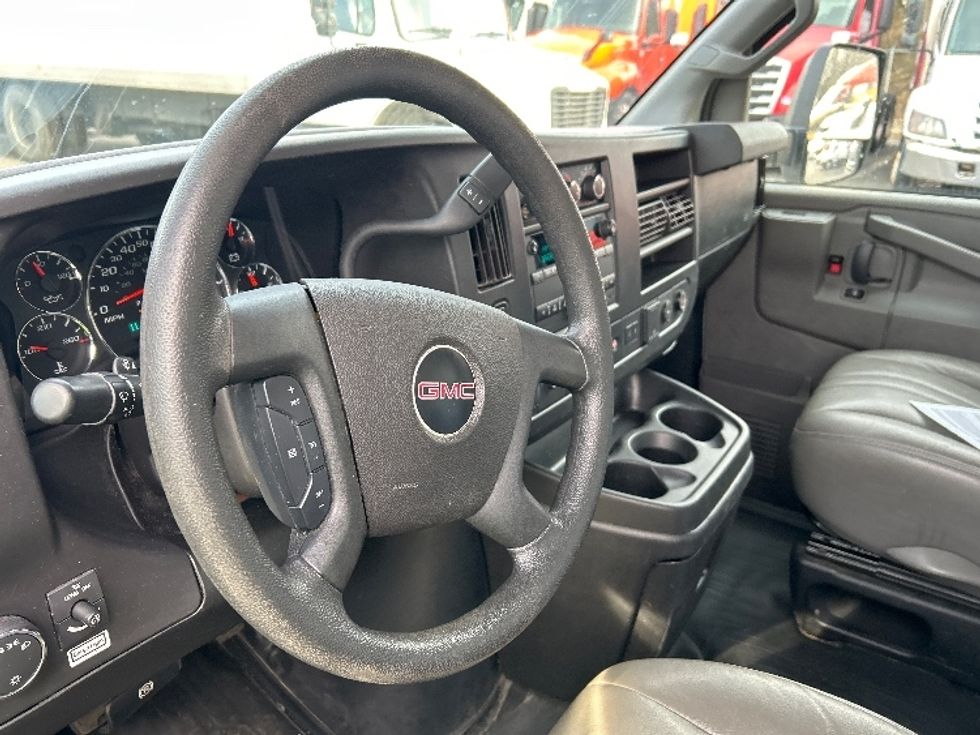 Light Duty Box Truck-Light and Medium Duty Trucks-GMC-2021-Savana G33903-Daytona Beach-FL-114,333\n\t\tmiles-$ 29,000 - Image 16