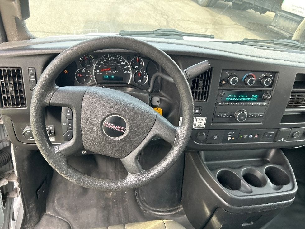 Light Duty Box Truck-Light and Medium Duty Trucks-GMC-2021-Savana G33903-Daytona Beach-FL-114,333\n\t\tmiles-$ 29,000 - Image 17