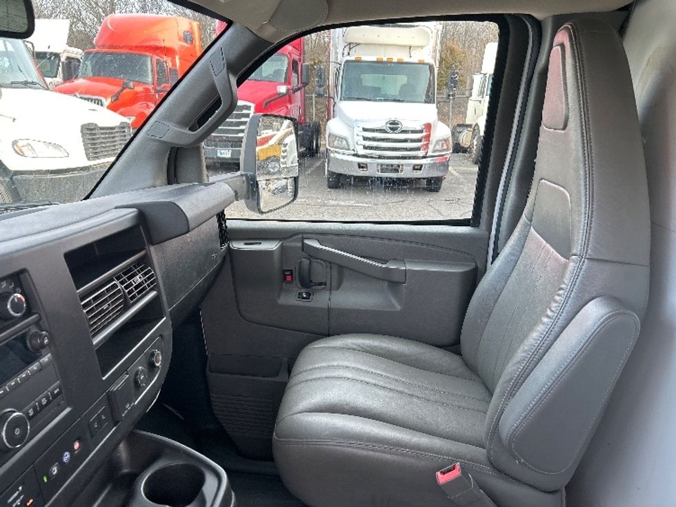 Light Duty Box Truck-Light and Medium Duty Trucks-GMC-2021-Savana G33903-Daytona Beach-FL-114,333\n\t\tmiles-$ 29,000 - Image 18