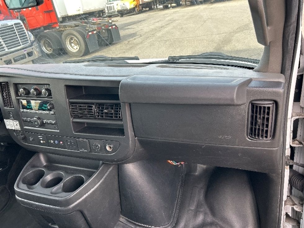 Light Duty Box Truck-Light and Medium Duty Trucks-GMC-2021-Savana G33903-Daytona Beach-FL-114,333\n\t\tmiles-$ 29,000 - Image 20