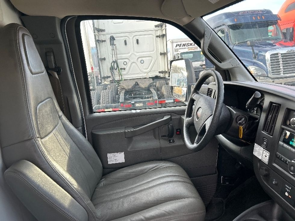 Light Duty Box Truck-Light and Medium Duty Trucks-GMC-2021-Savana G33903-Daytona Beach-FL-114,333\n\t\tmiles-$ 29,000 - Image 21