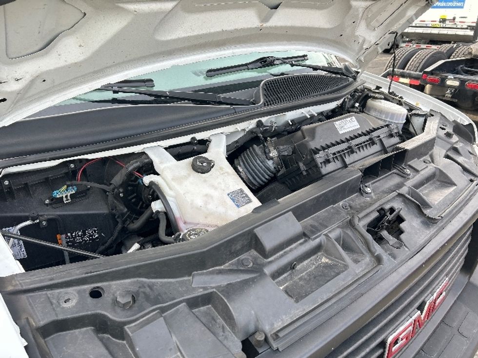 Light Duty Box Truck-Light and Medium Duty Trucks-GMC-2021-Savana G33903-Daytona Beach-FL-114,333\n\t\tmiles-$ 29,000 - Image 22