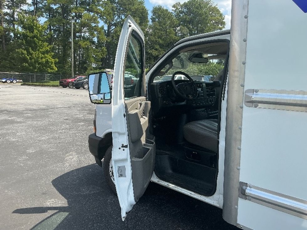 Light Duty Box Truck-Light and Medium Duty Trucks-GMC-2021-Savana G33903-Daytona Beach-FL-82,588\n\t\tmiles-$ 31,000 - Image 14
