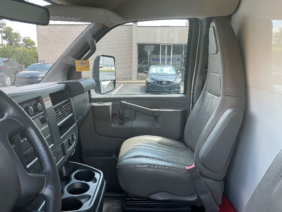 Light Duty Box Truck-Light and Medium Duty Trucks-GMC-2021-Savana G33903-Daytona Beach-FL-82,588\n\t\tmiles-$ 31,000 - Image 17