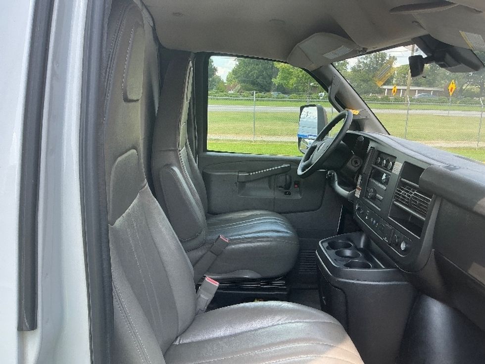 Light Duty Box Truck-Light and Medium Duty Trucks-GMC-2021-Savana G33903-Daytona Beach-FL-82,588\n\t\tmiles-$ 31,000 - Image 20