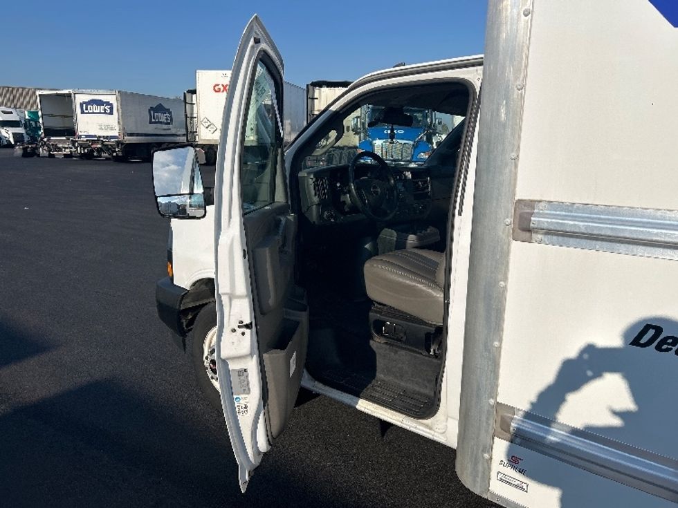 Light Duty Box Truck-Light and Medium Duty Trucks-GMC-2021-Savana G33903-Decatur-AL-106,863\n\t\tmiles-$ 30,000 - Image 16