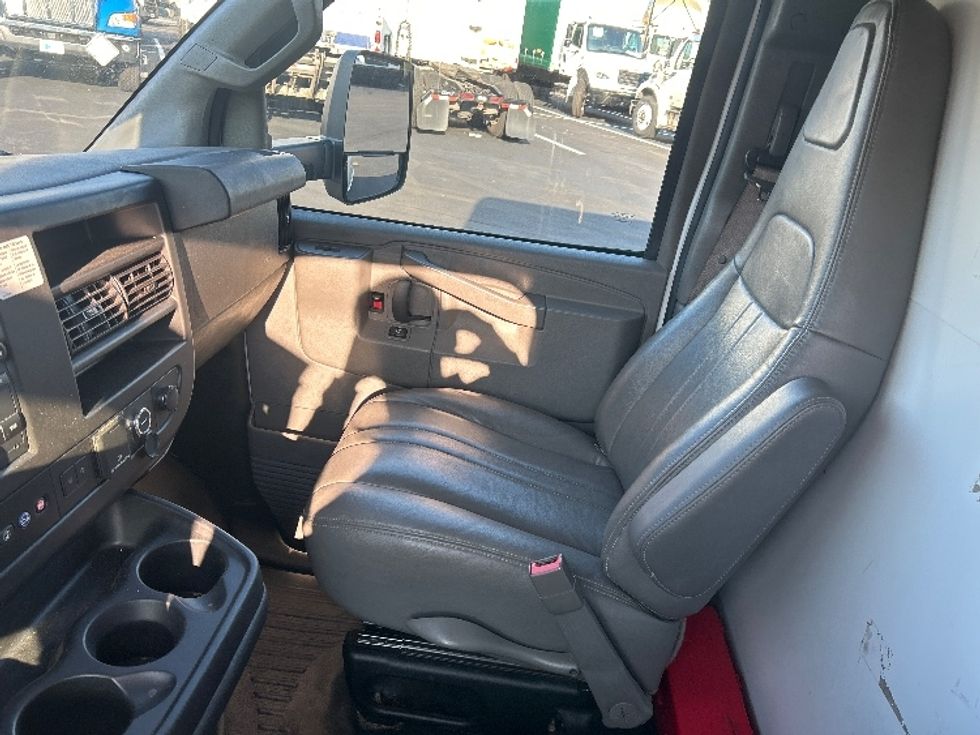 Light Duty Box Truck-Light and Medium Duty Trucks-GMC-2021-Savana G33903-Decatur-AL-106,863\n\t\tmiles-$ 30,000 - Image 19