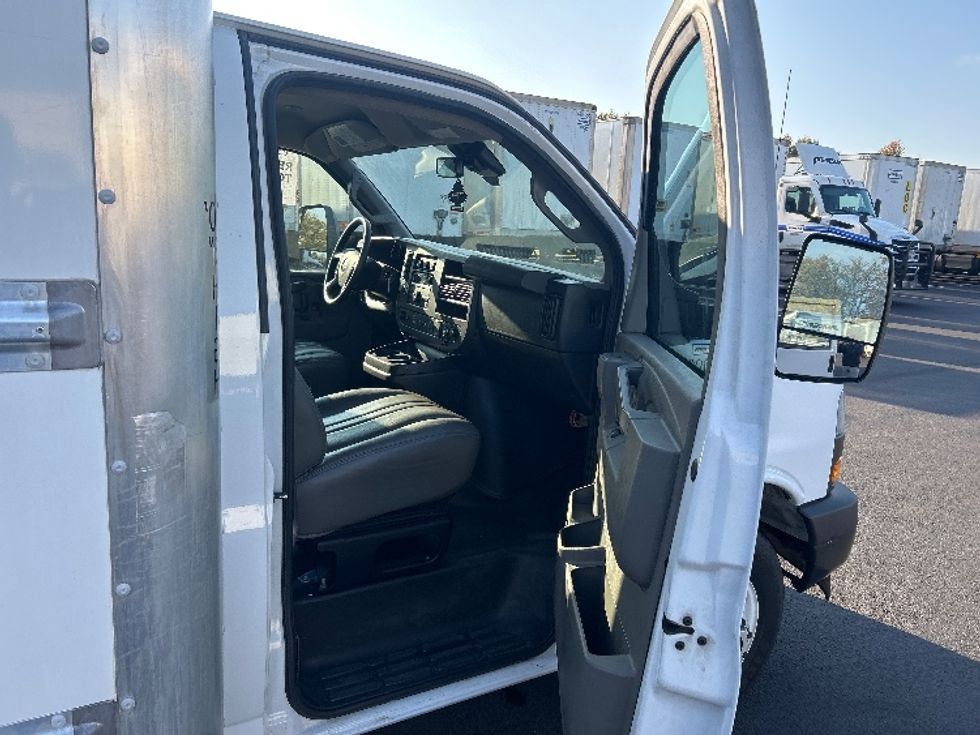 Light Duty Box Truck-Light and Medium Duty Trucks-GMC-2021-Savana G33903-Decatur-AL-106,863\n\t\tmiles-$ 30,000 - Image 20