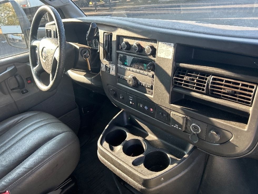 Light Duty Box Truck-Light and Medium Duty Trucks-GMC-2021-Savana G33903-Decatur-AL-106,863\n\t\tmiles-$ 30,000 - Image 22