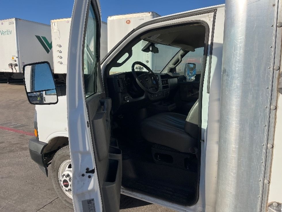 Light Duty Box Truck-Light and Medium Duty Trucks-GMC-2021-Savana G33903-Denton-TX-81,180\n\t\tmiles-$ 29,250 - Image 16
