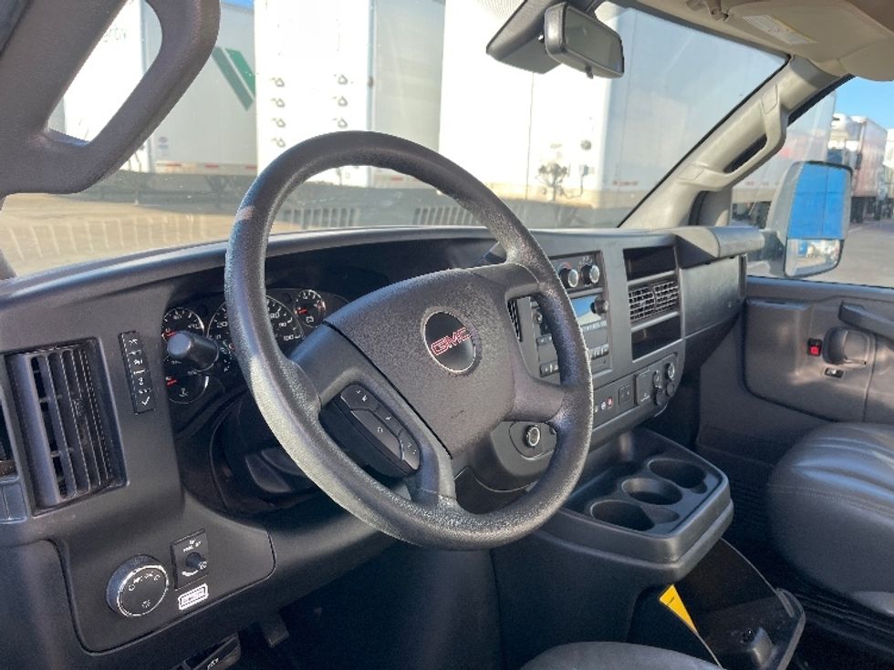 Light Duty Box Truck-Light and Medium Duty Trucks-GMC-2021-Savana G33903-Denton-TX-81,180\n\t\tmiles-$ 29,250 - Image 17