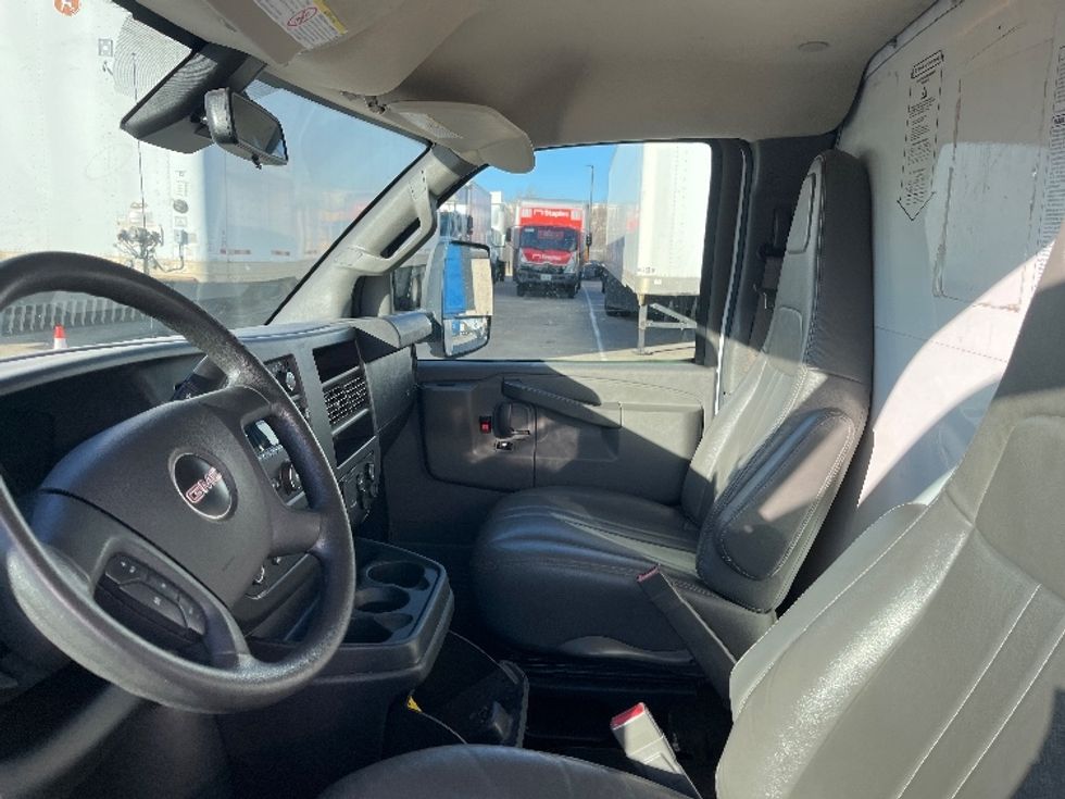 Light Duty Box Truck-Light and Medium Duty Trucks-GMC-2021-Savana G33903-Denton-TX-81,180\n\t\tmiles-$ 29,250 - Image 19