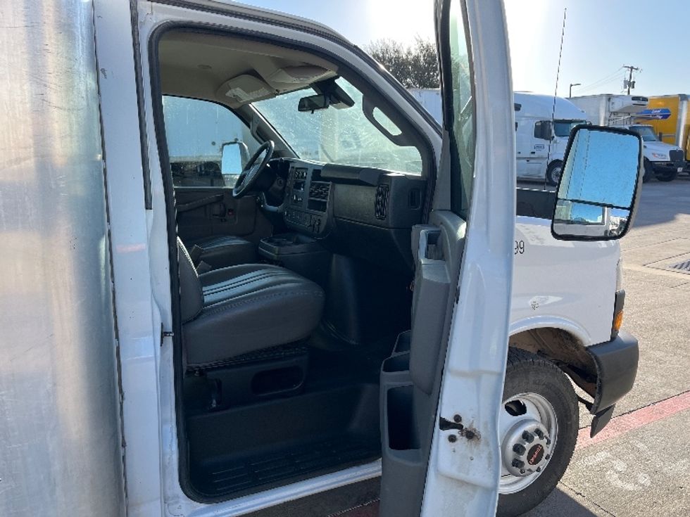 Light Duty Box Truck-Light and Medium Duty Trucks-GMC-2021-Savana G33903-Denton-TX-81,180\n\t\tmiles-$ 29,250 - Image 20