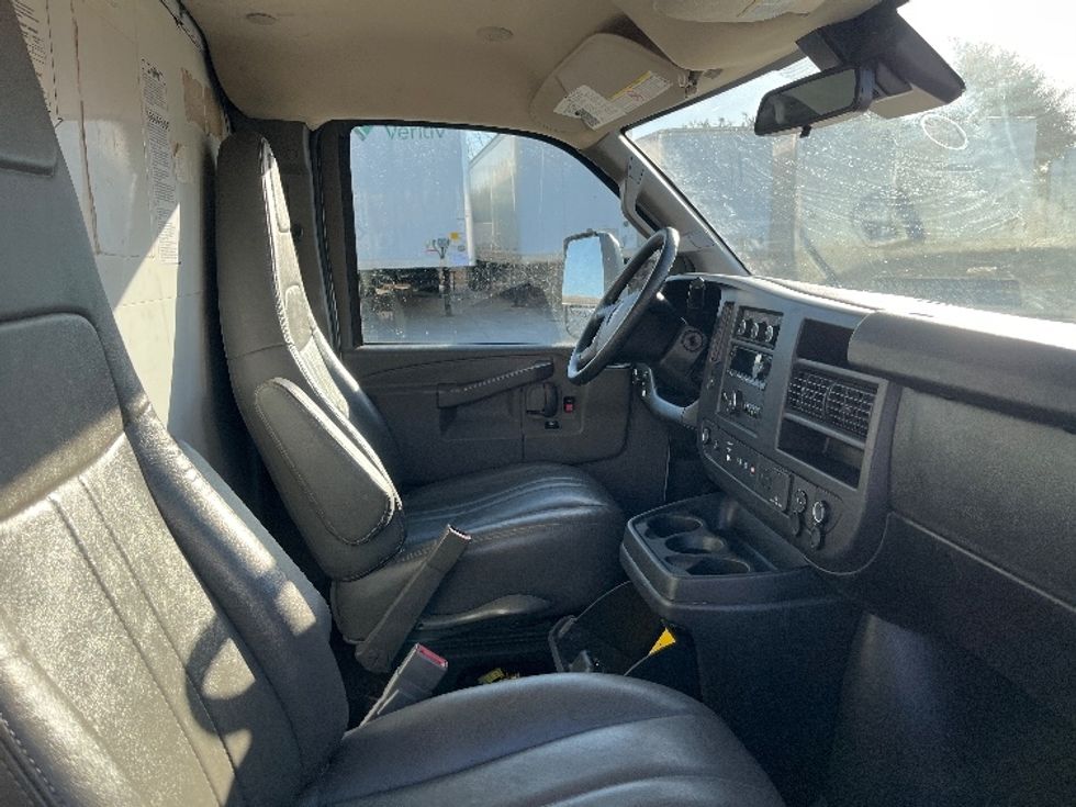 Light Duty Box Truck-Light and Medium Duty Trucks-GMC-2021-Savana G33903-Denton-TX-81,180\n\t\tmiles-$ 29,250 - Image 22