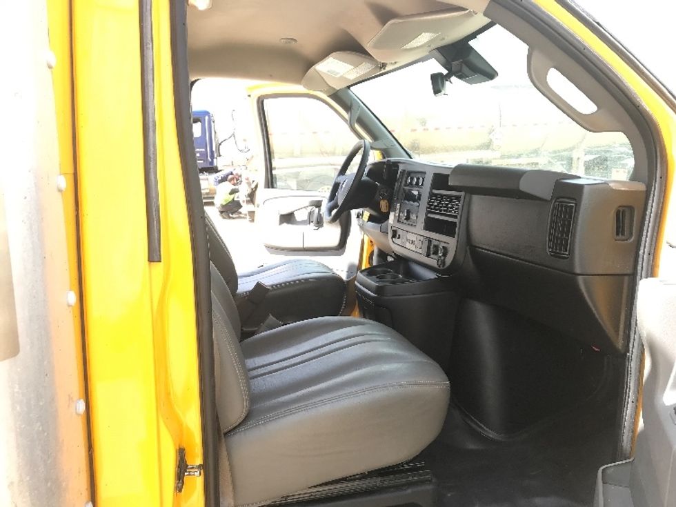 Light Duty Box Truck-Light and Medium Duty Trucks-GMC-2021-Savana G33903-Denton-TX-86,012\n\t\tmiles-$ 34,000 - Image 20