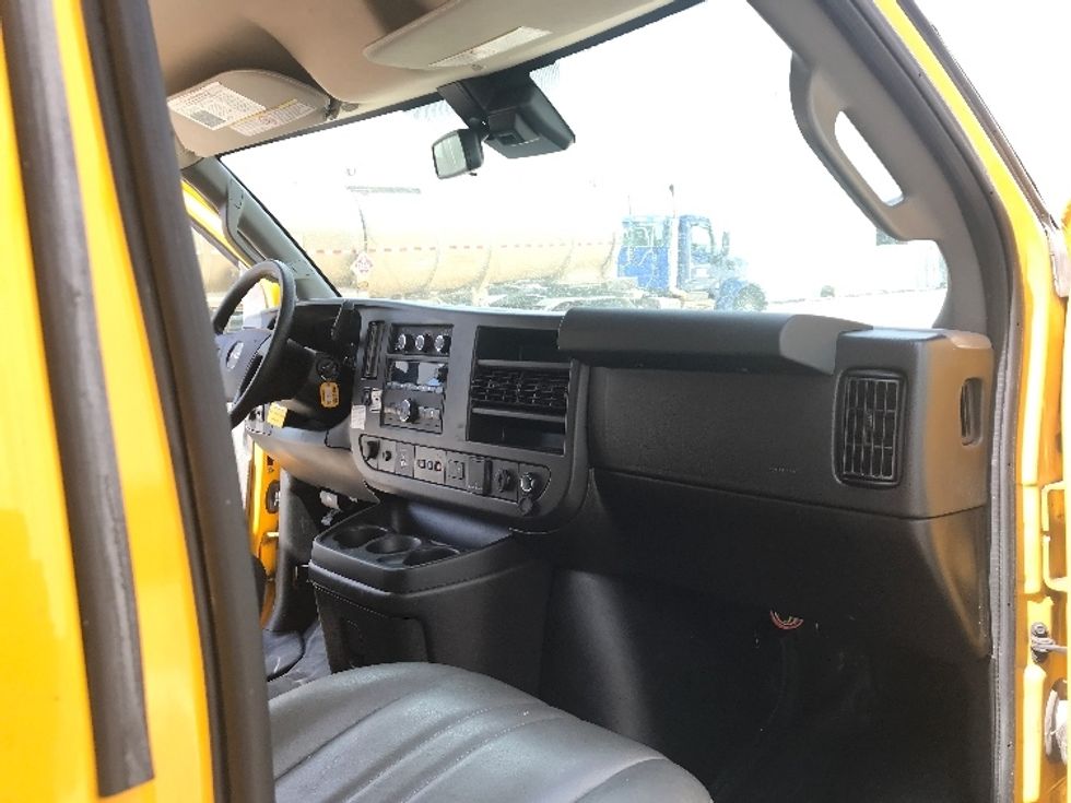 Light Duty Box Truck-Light and Medium Duty Trucks-GMC-2021-Savana G33903-Denton-TX-86,012\n\t\tmiles-$ 34,000 - Image 21