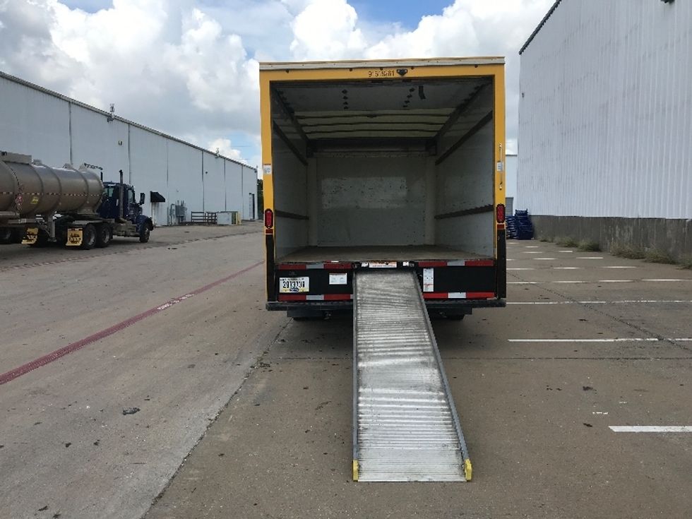 Light Duty Box Truck-Light and Medium Duty Trucks-GMC-2021-Savana G33903-Denton-TX-86,012\n\t\tmiles-$ 34,000 - Image 9