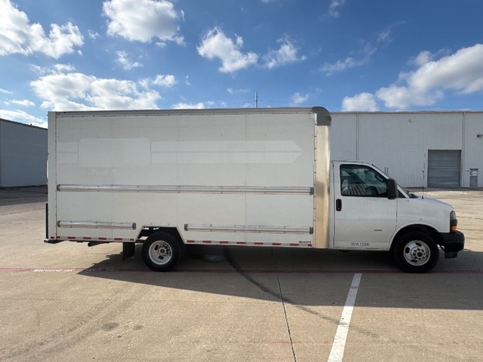 Light Duty Box Truck-Light and Medium Duty Trucks-GMC-2021-Savana G33903-Denton-TX-92,113\n\t\tmiles-$ 30,250 - Image 15