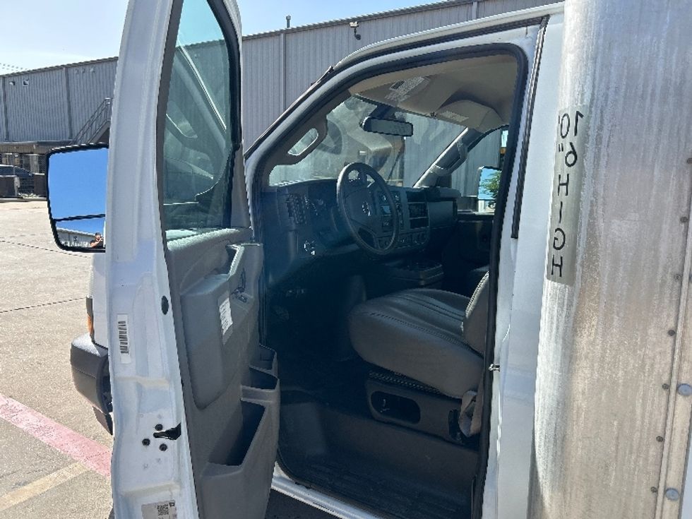 Light Duty Box Truck-Light and Medium Duty Trucks-GMC-2021-Savana G33903-Denton-TX-92,113\n\t\tmiles-$ 30,250 - Image 16
