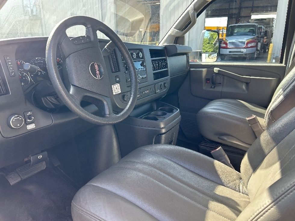 Light Duty Box Truck-Light and Medium Duty Trucks-GMC-2021-Savana G33903-Denton-TX-92,113\n\t\tmiles-$ 30,250 - Image 17