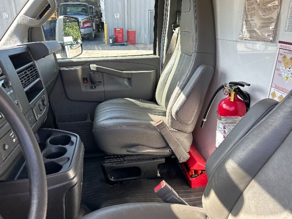 Light Duty Box Truck-Light and Medium Duty Trucks-GMC-2021-Savana G33903-Denton-TX-92,113\n\t\tmiles-$ 30,250 - Image 19