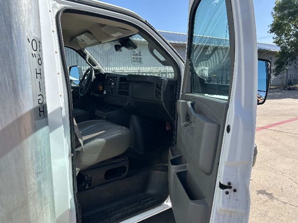 Light Duty Box Truck-Light and Medium Duty Trucks-GMC-2021-Savana G33903-Denton-TX-92,113\n\t\tmiles-$ 30,250 - Image 20