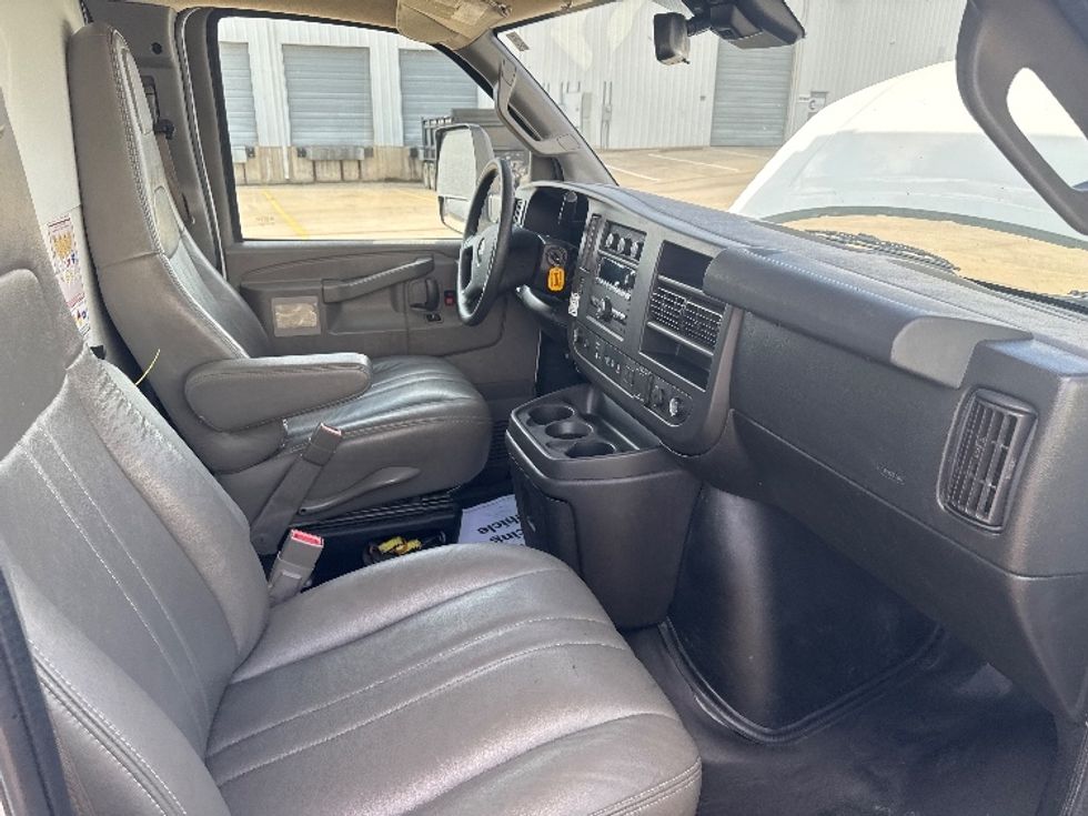 Light Duty Box Truck-Light and Medium Duty Trucks-GMC-2021-Savana G33903-Denton-TX-92,113\n\t\tmiles-$ 30,250 - Image 22