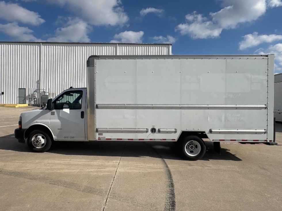 Light Duty Box Truck-Light and Medium Duty Trucks-GMC-2021-Savana G33903-Denton-TX-92,113\n\t\tmiles-$ 30,250 - Image 4