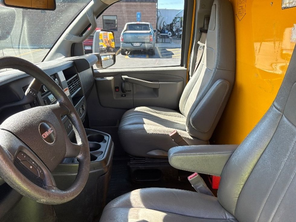 Light Duty Box Truck-Light and Medium Duty Trucks-GMC-2021-Savana G33903-Denver-CO-107,042\n\t\tmiles-$ 23,000 - Image 18