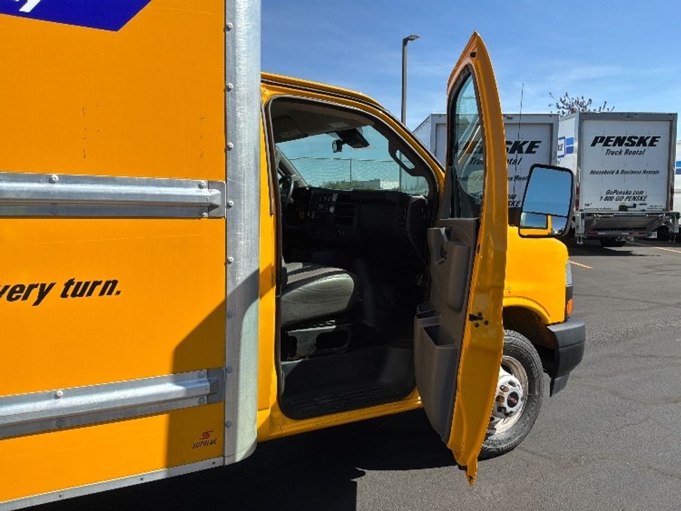 Light Duty Box Truck-Light and Medium Duty Trucks-GMC-2021-Savana G33903-Denver-CO-107,042\n\t\tmiles-$ 23,000 - Image 19