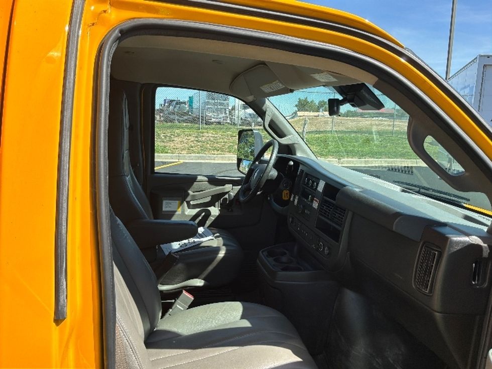 Light Duty Box Truck-Light and Medium Duty Trucks-GMC-2021-Savana G33903-Denver-CO-107,042\n\t\tmiles-$ 23,000 - Image 21