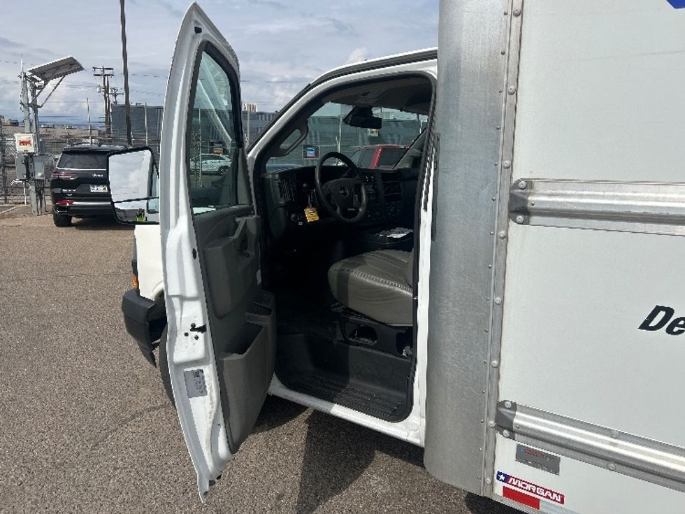 Light Duty Box Truck-Light and Medium Duty Trucks-GMC-2021-Savana G33903-Denver-CO-93,986\n\t\tmiles-$ 29,500 - Image 14