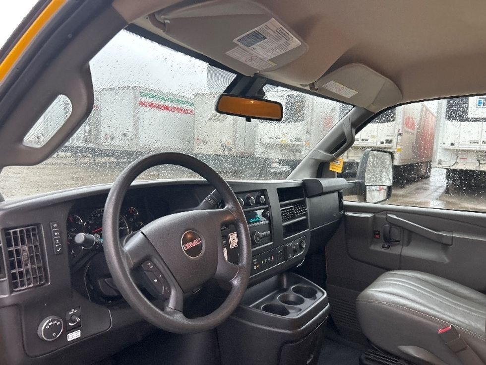 Light Duty Box Truck-Light and Medium Duty Trucks-GMC-2021-Savana G33903-Des Moines-IA-91,326\n\t\tmiles-$ 27,250 - Image 14
