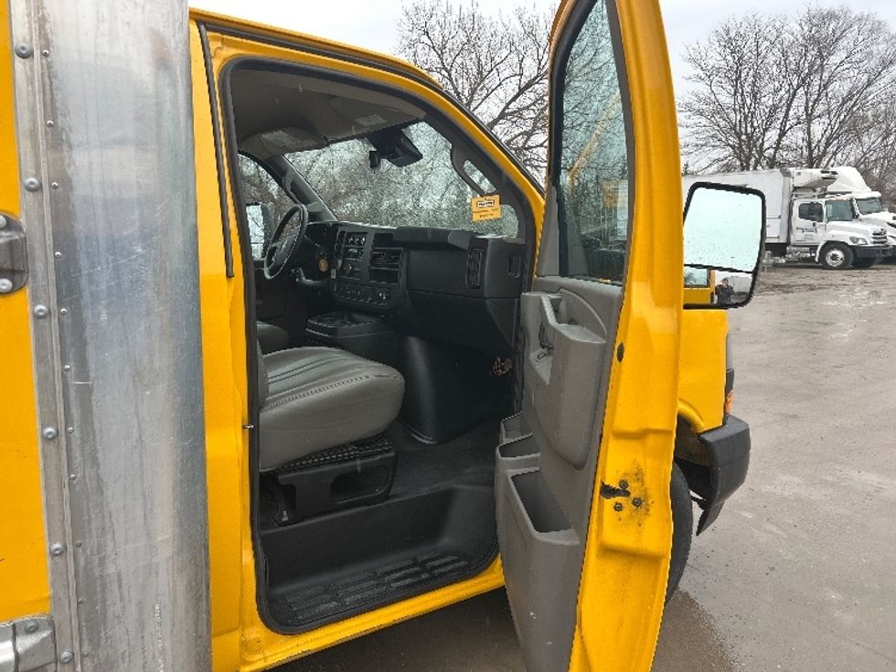 Light Duty Box Truck-Light and Medium Duty Trucks-GMC-2021-Savana G33903-Des Moines-IA-91,326\n\t\tmiles-$ 27,250 - Image 17