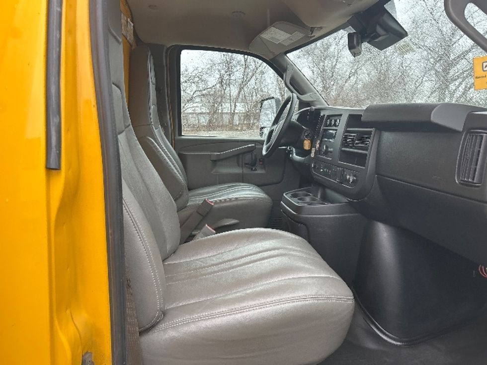 Light Duty Box Truck-Light and Medium Duty Trucks-GMC-2021-Savana G33903-Des Moines-IA-91,326\n\t\tmiles-$ 27,250 - Image 19